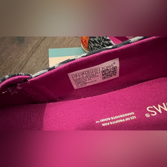 Brand New!! Toms Alpargata size US 7 | Euro 37.5 - Picture 3 of 4